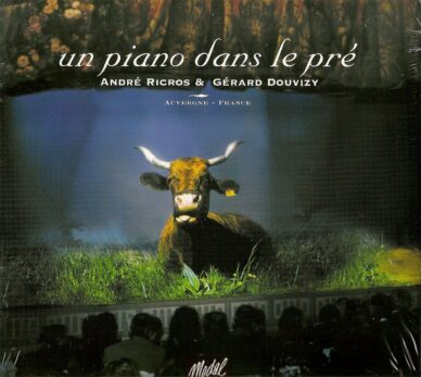 Un piano dans le pré